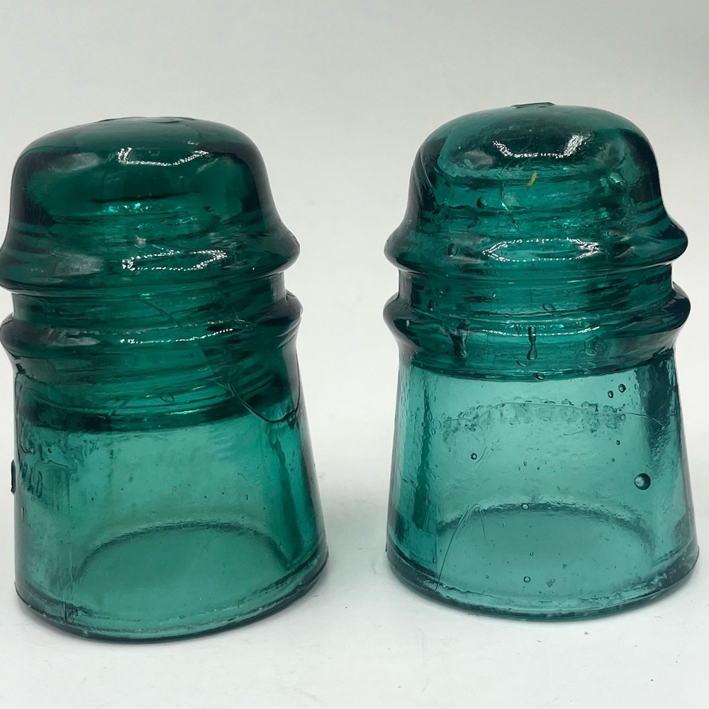 Set off 2 Brookfield Glass Insulators 4" Tall Blue Green Great Condition - Picture 2 of 4
